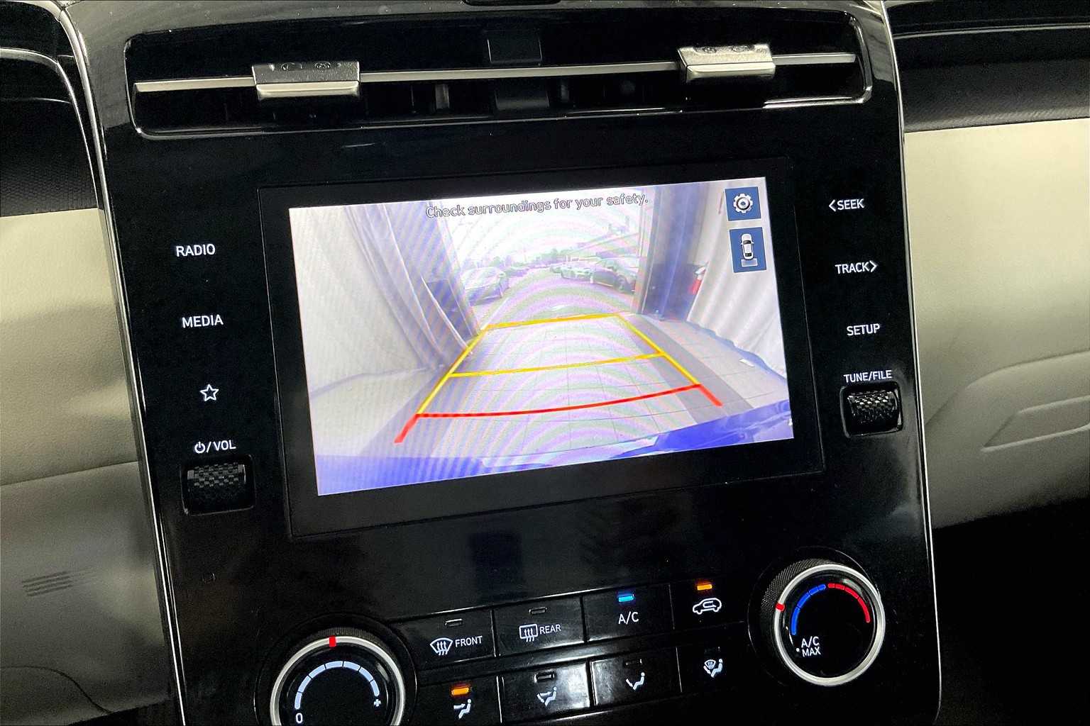 2022 Hyundai Tucson SE - Photo 19