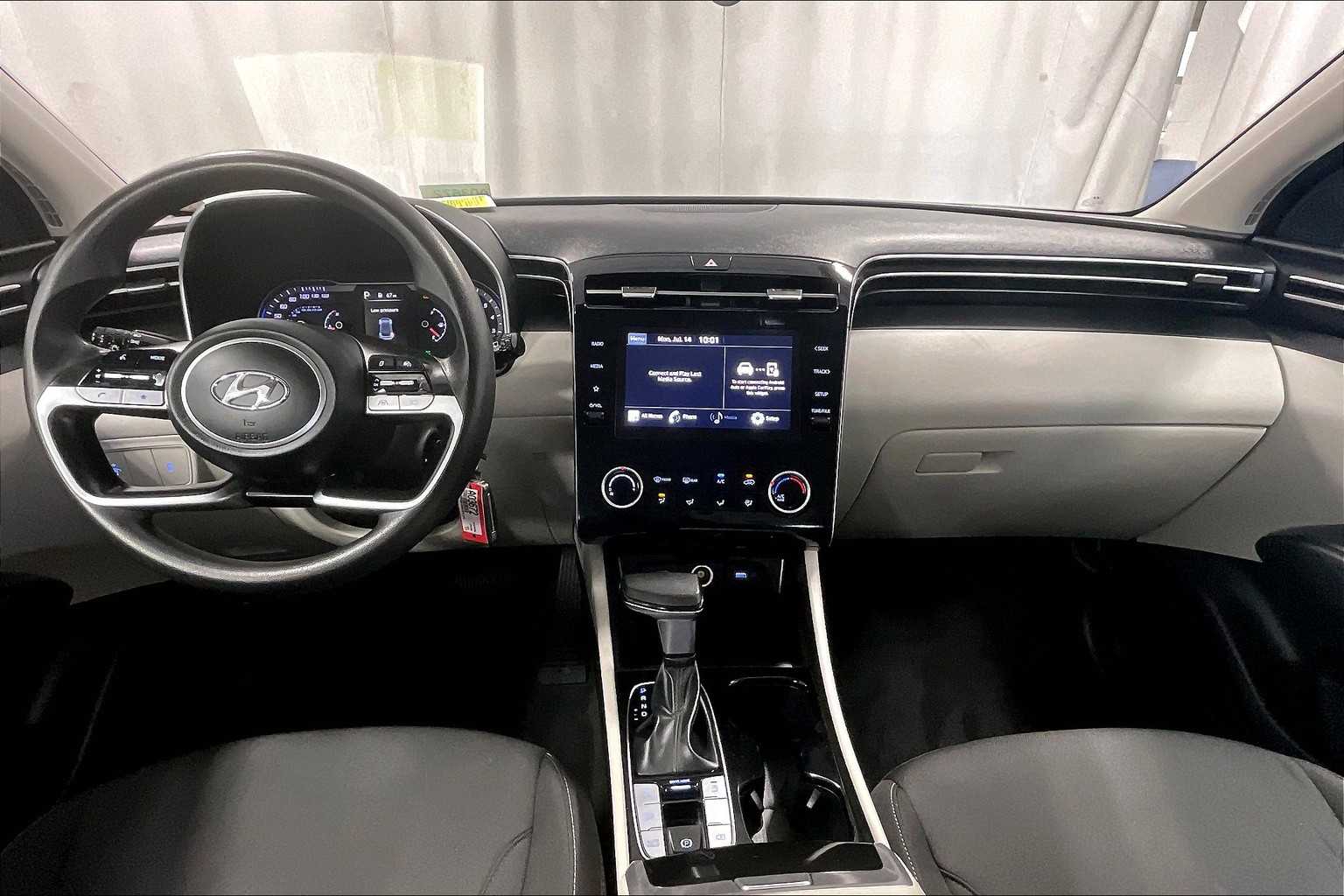 2022 Hyundai Tucson SE - Photo 21