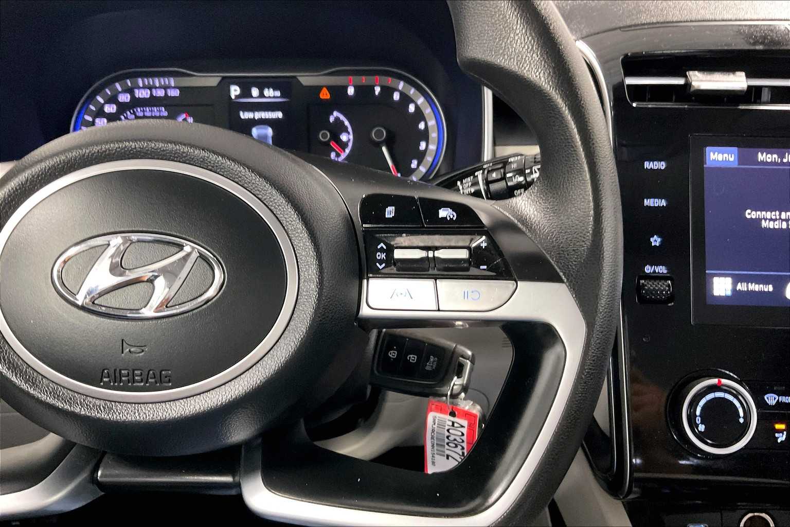 2022 Hyundai Tucson SE - Photo 23