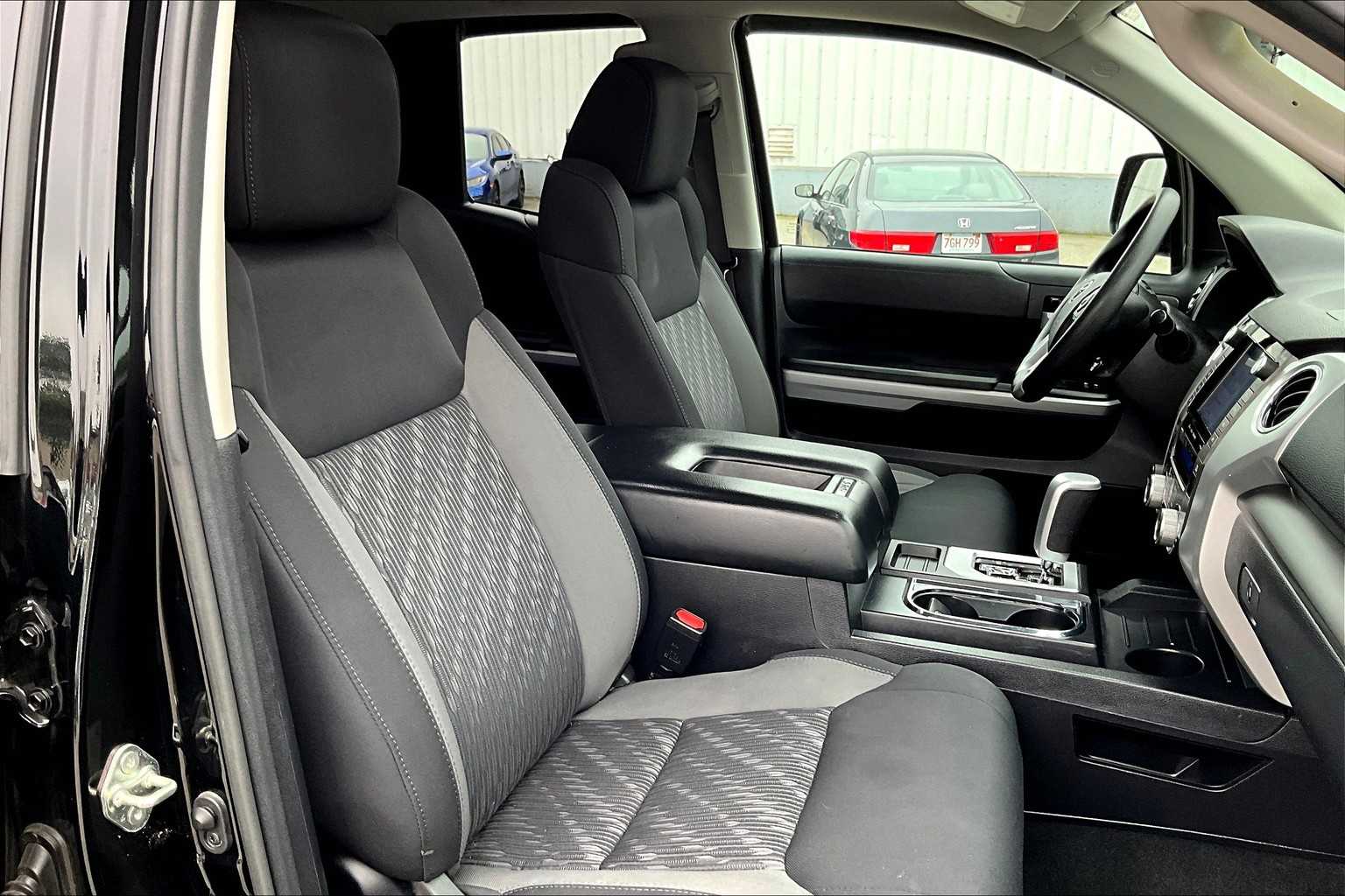 2020 Toyota Tundra SR5 - Photo 11