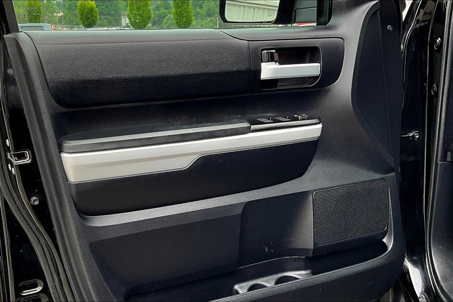 2020 Toyota Tundra SR5 - Photo 9