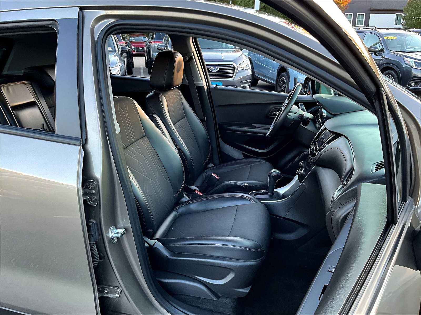 2022 Chevrolet Trax LT - Photo 11