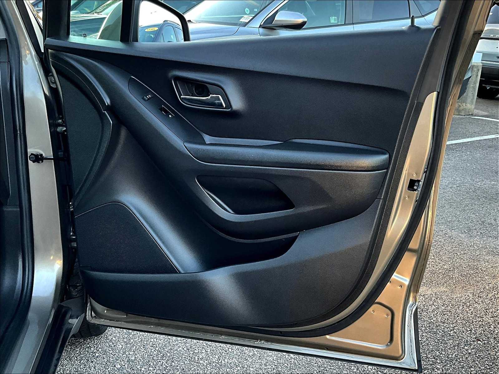 2022 Chevrolet Trax LT - Photo 12