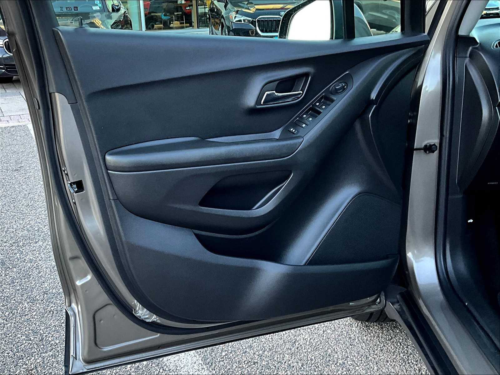 2022 Chevrolet Trax LT - Photo 9