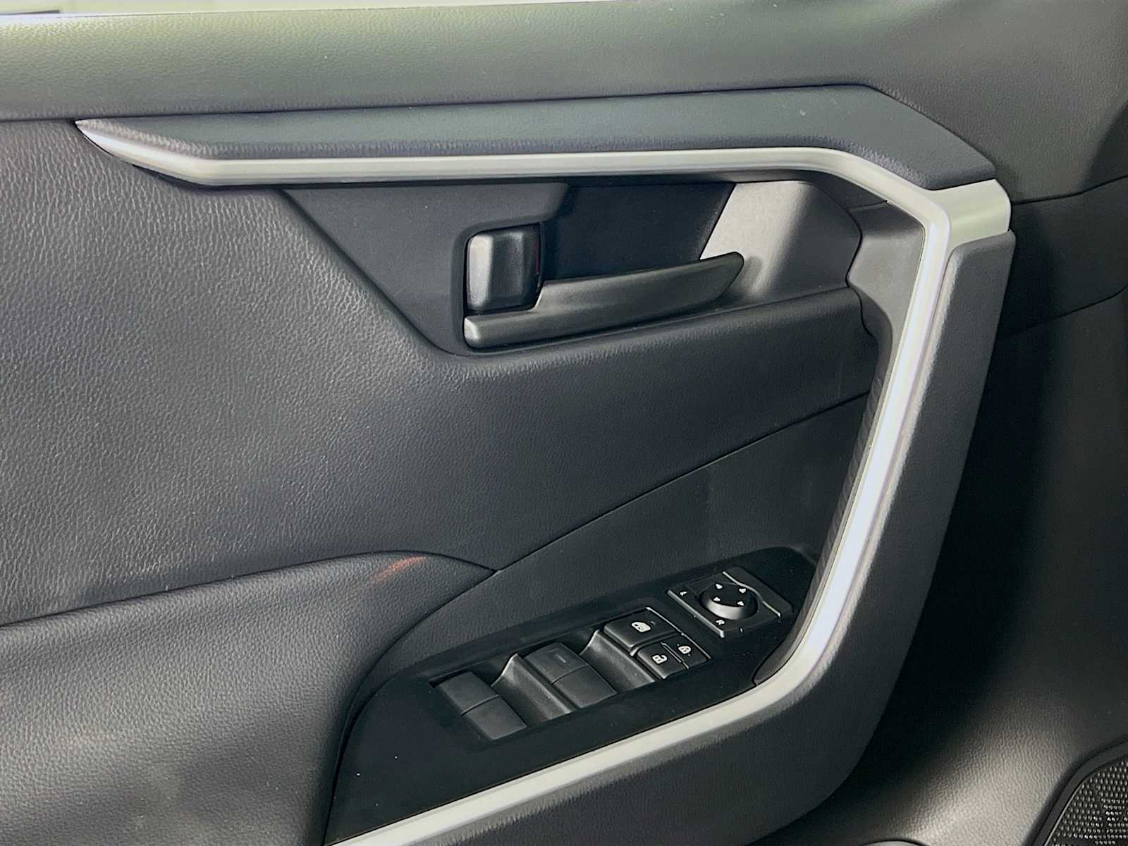 2025 Toyota RAV4 LE - Photo 16
