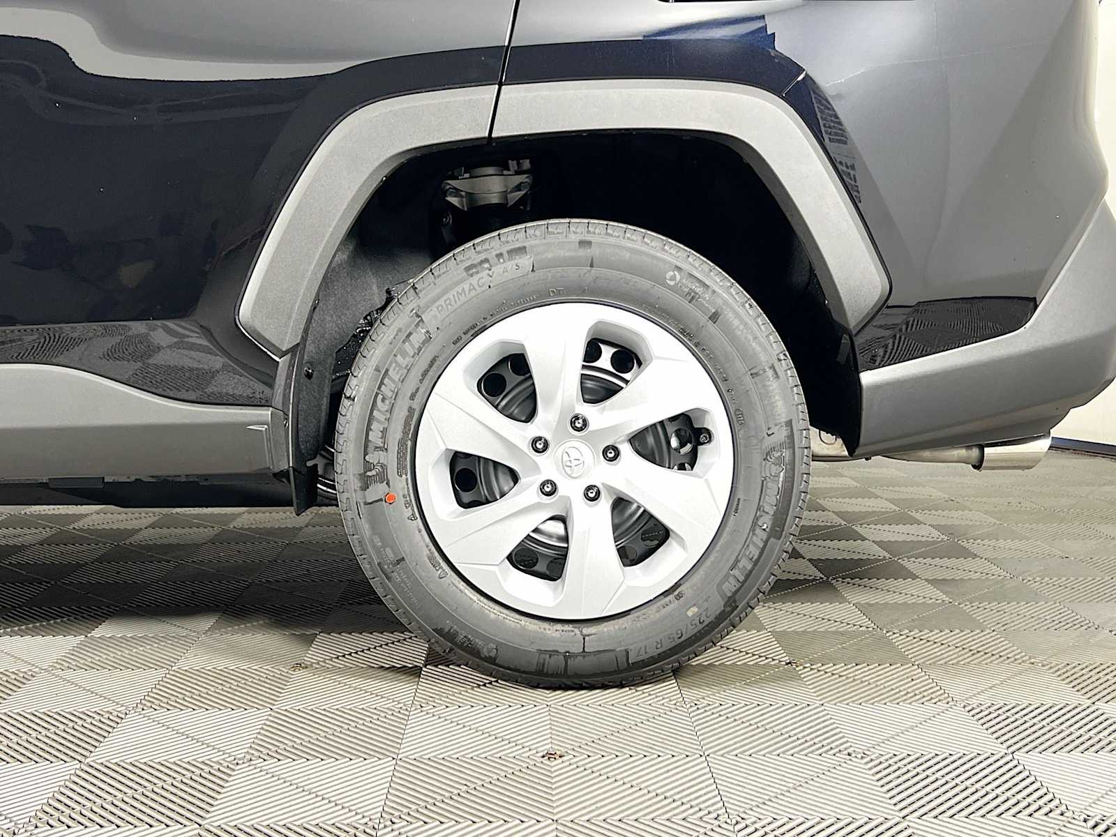 2025 Toyota RAV4 LE - Photo 19
