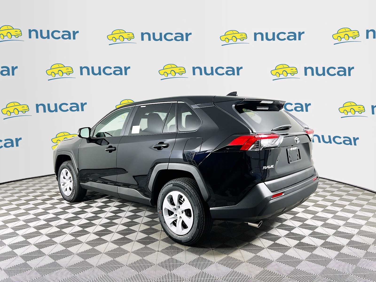 2025 Toyota RAV4 LE - Photo 4