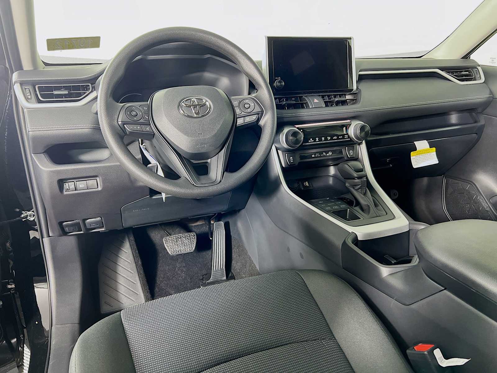 2025 Toyota RAV4 LE - Photo 6
