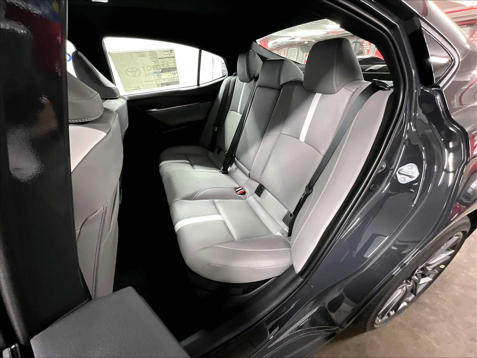 2025 Toyota Camry SE - Photo 15