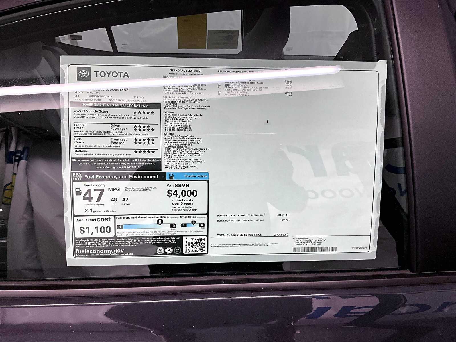 2025 Toyota Camry SE - Photo 18