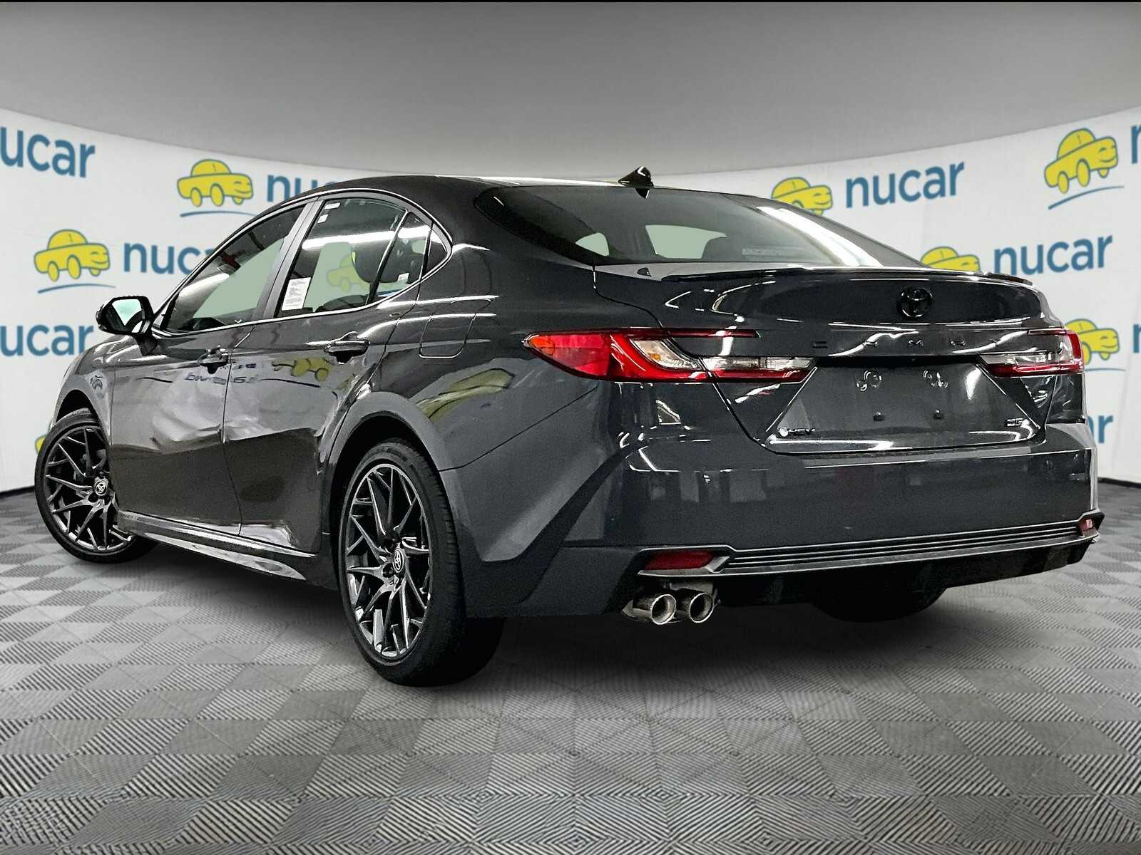 2025 Toyota Camry SE - Photo 5