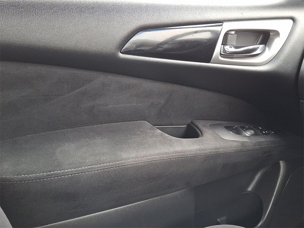 2015 Nissan Pathfinder SV - Photo 14