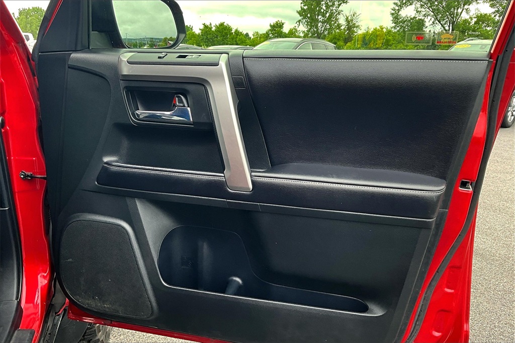 2018 Toyota 4Runner SR5 - Photo 12