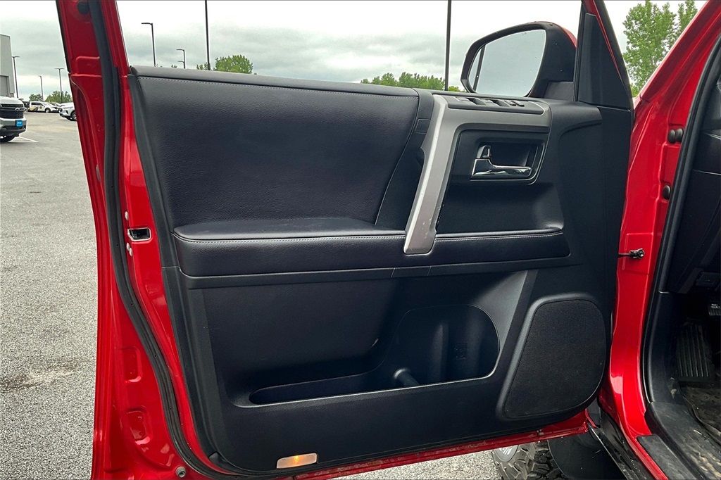 2018 Toyota 4Runner SR5 - Photo 9