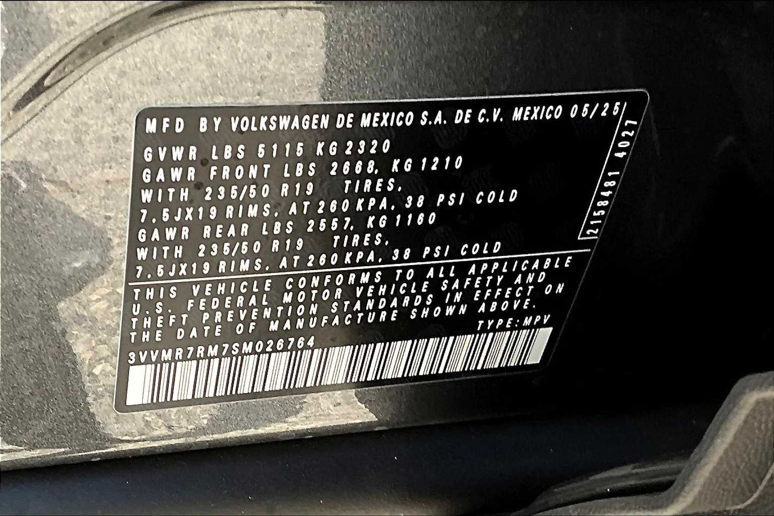 2025 Volkswagen Tiguan SE - Photo 17