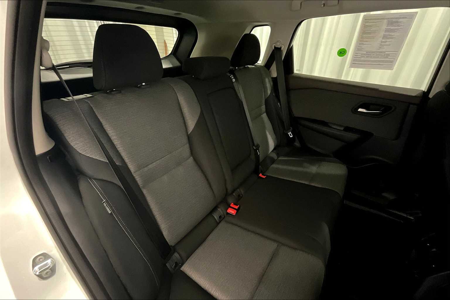 2021 Nissan Rogue SV - Photo 16