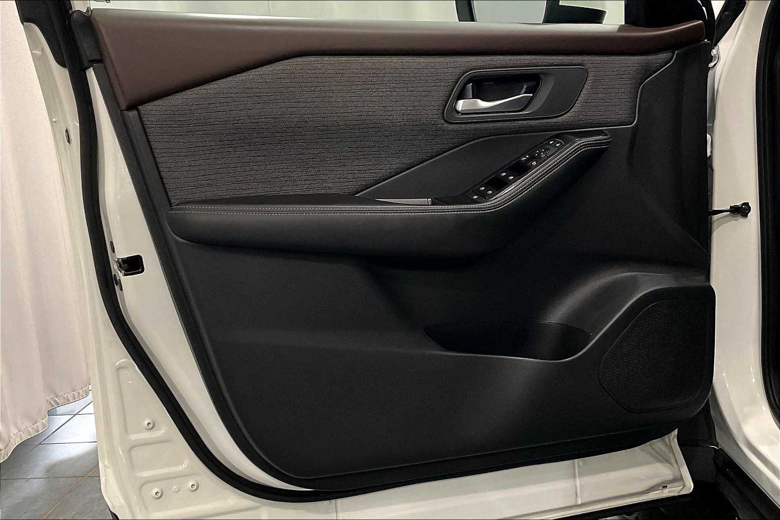 2021 Nissan Rogue SV - Photo 9