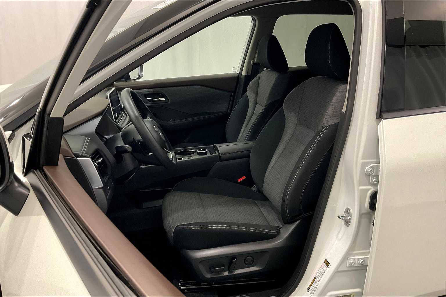 2021 Nissan Rogue SV - Photo 10