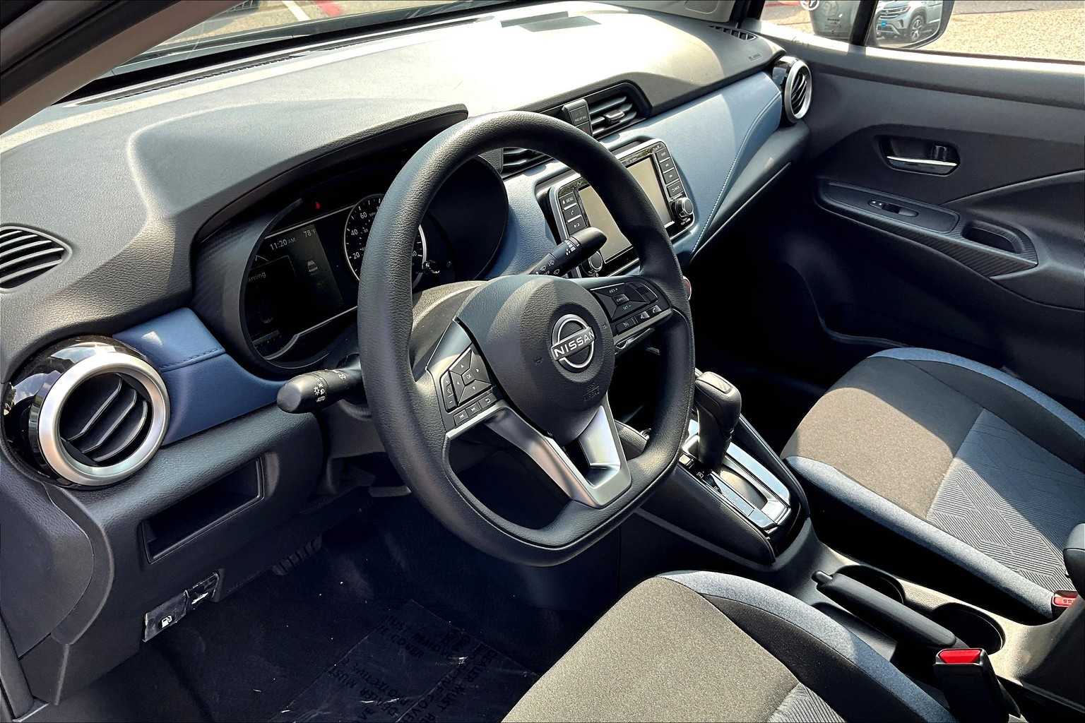 2025 Nissan Versa SV - Photo 9