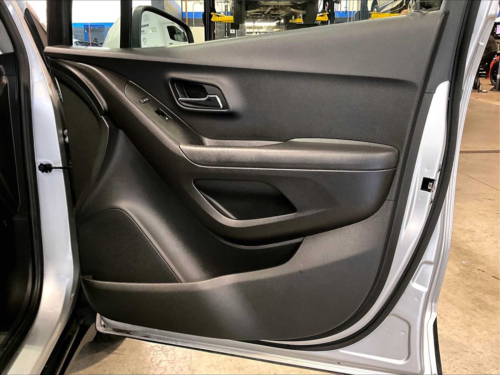 2019 Chevrolet Trax LT - Photo 12