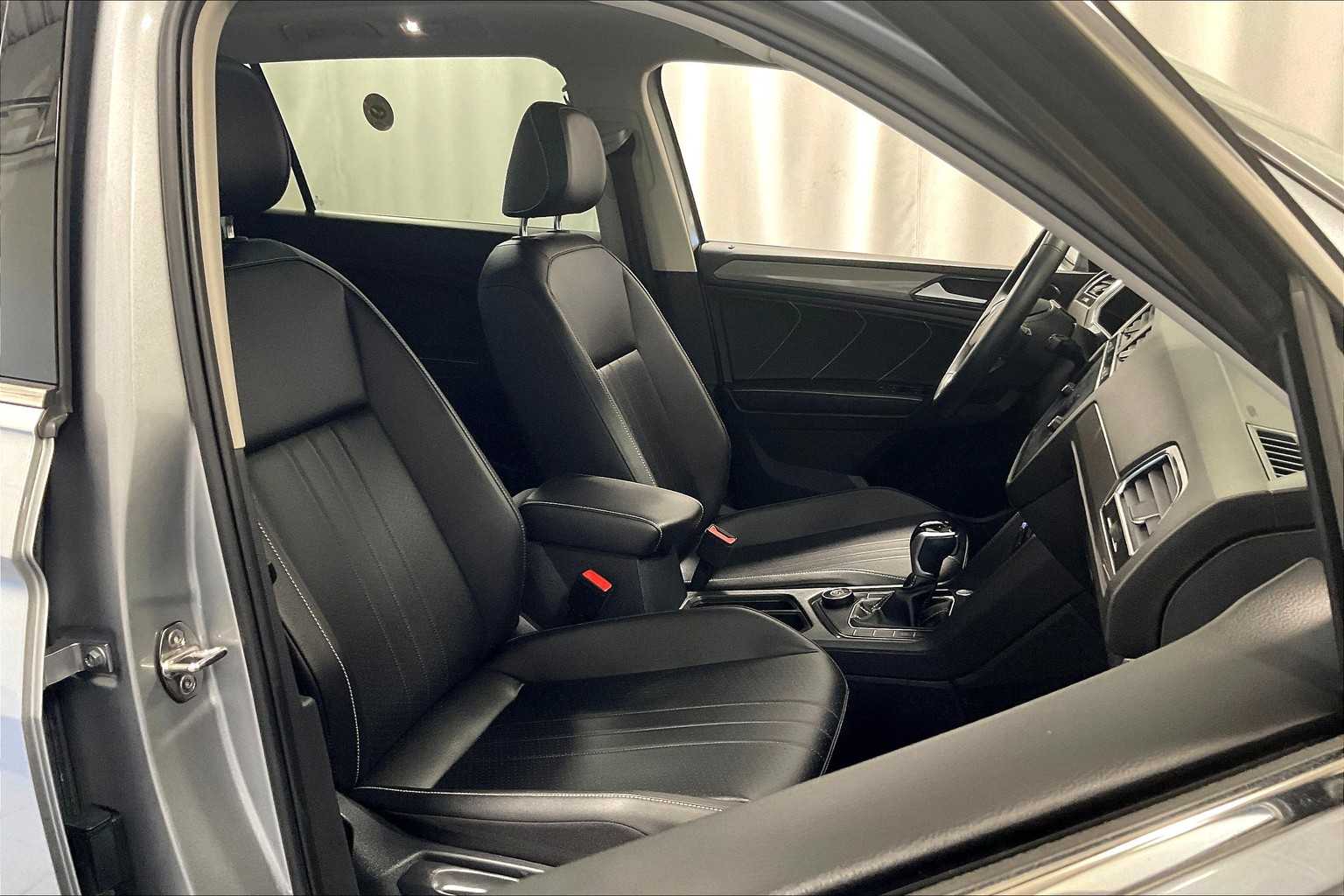 2022 Volkswagen Tiguan SE - Photo 11