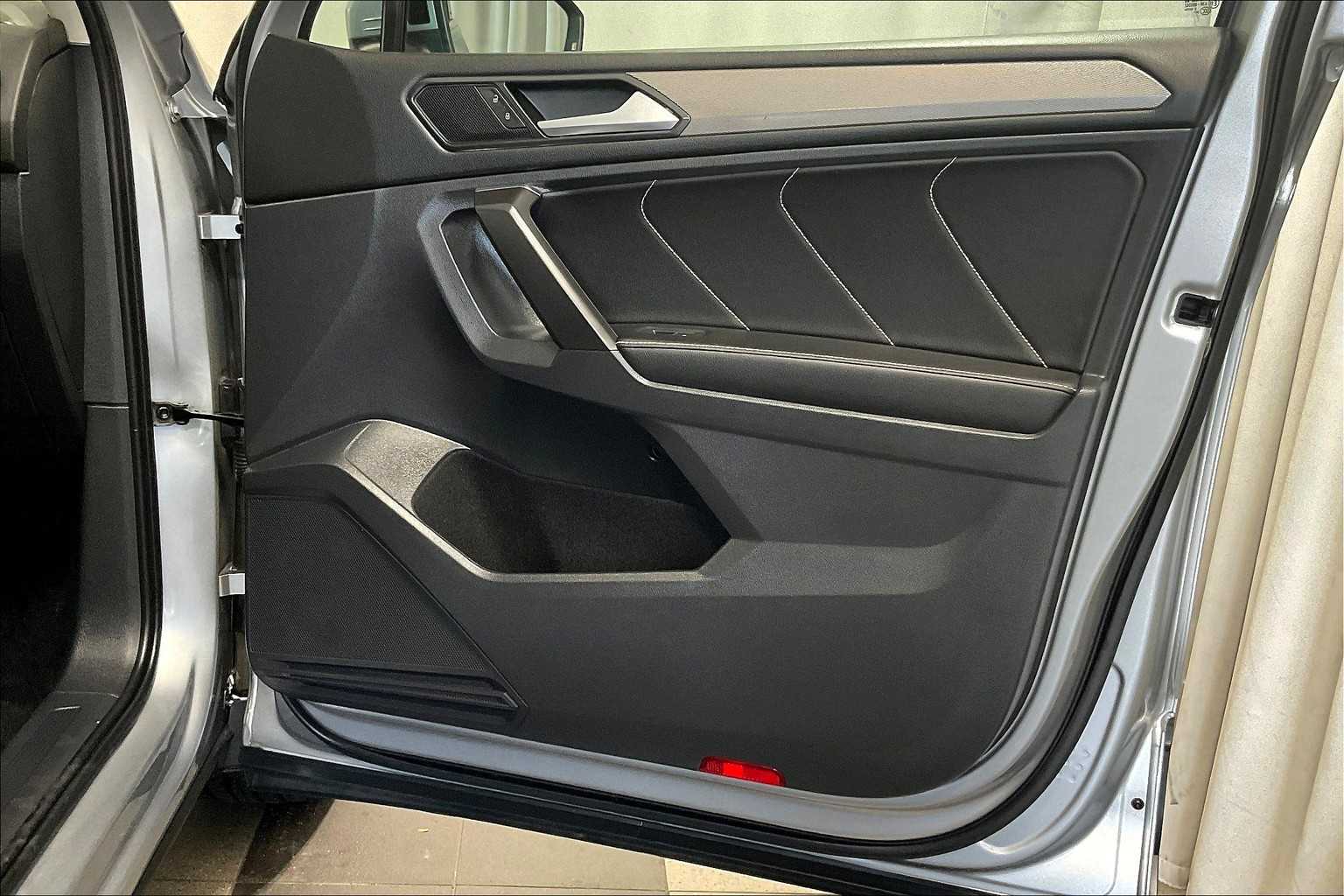 2022 Volkswagen Tiguan SE - Photo 12