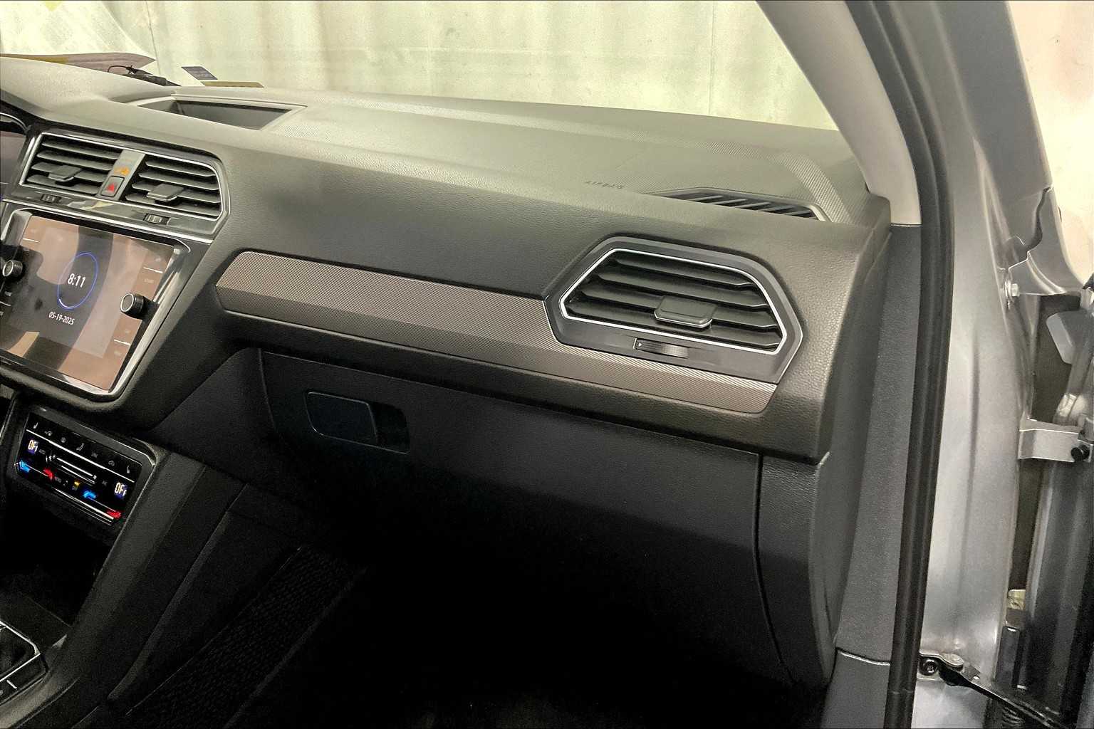 2022 Volkswagen Tiguan SE - Photo 13