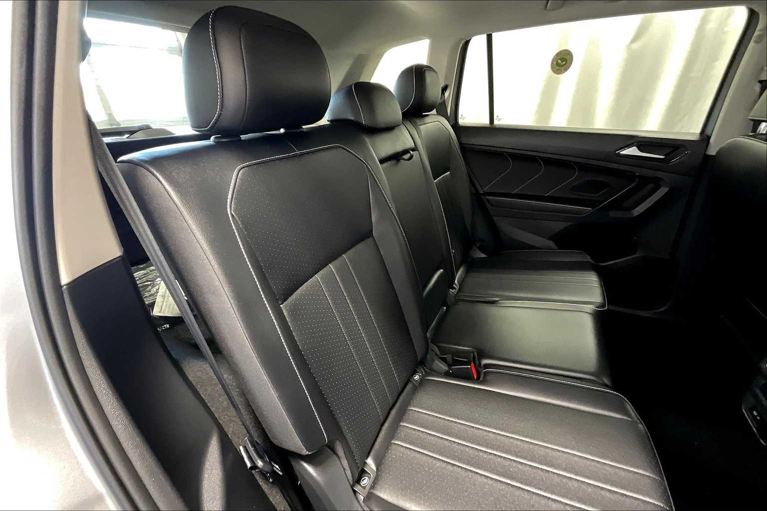 2022 Volkswagen Tiguan SE - Photo 16