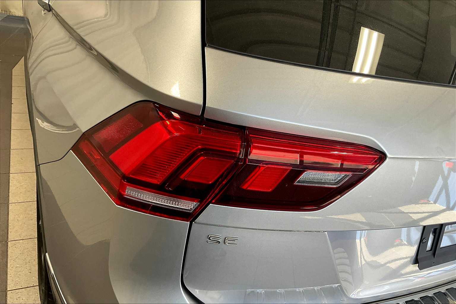 2022 Volkswagen Tiguan SE - Photo 34