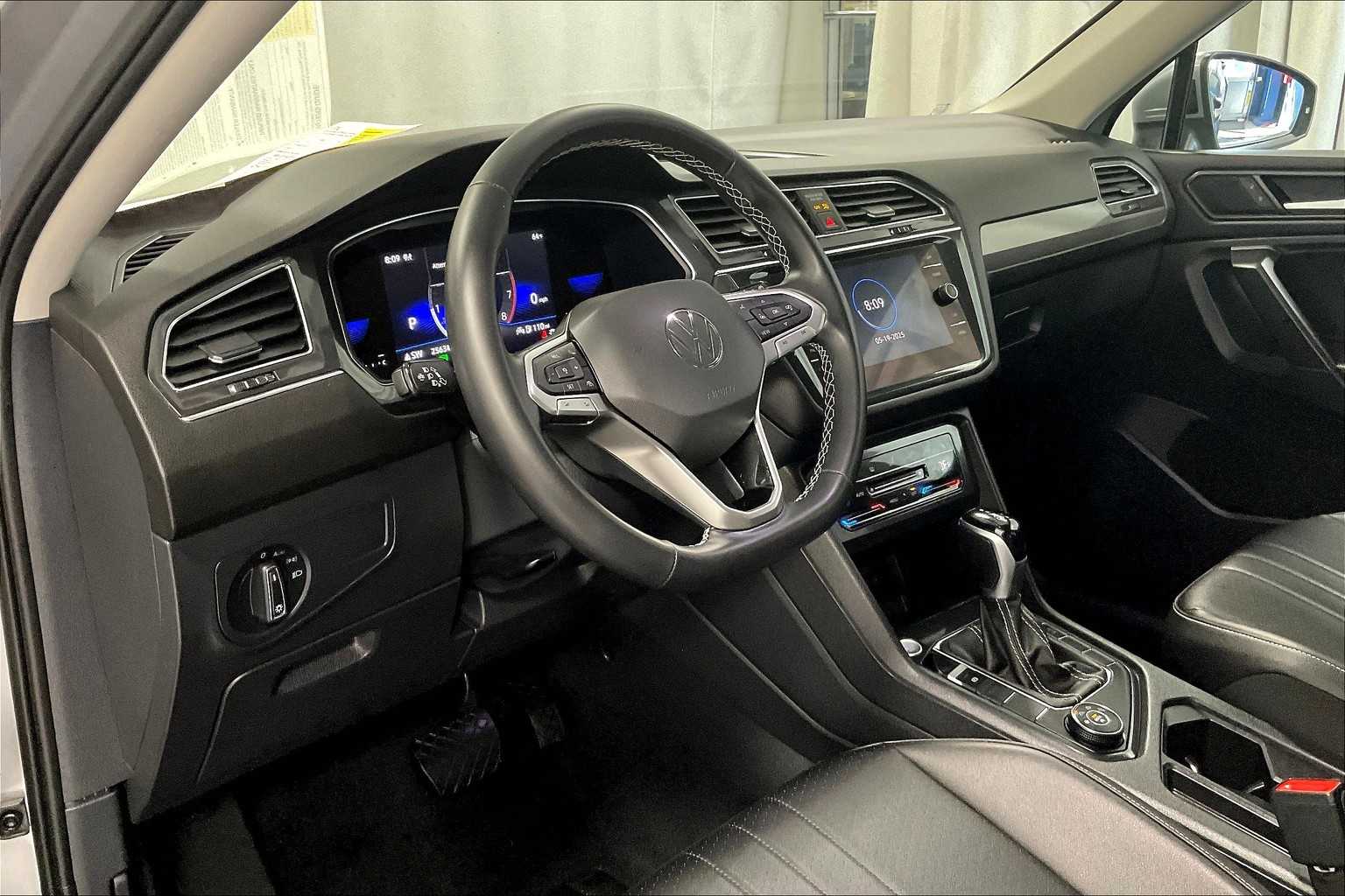 2022 Volkswagen Tiguan SE - Photo 8