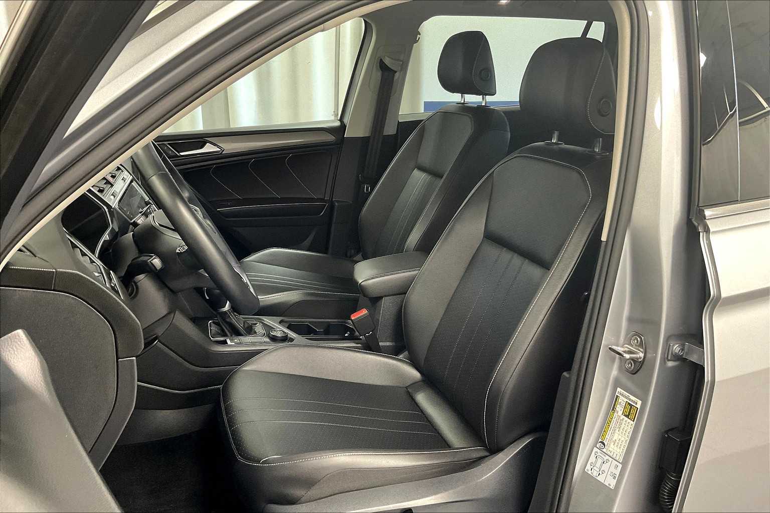 2022 Volkswagen Tiguan SE - Photo 10