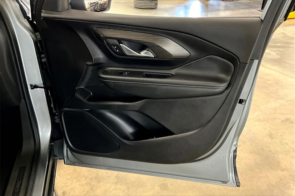 2024 GMC Terrain SLT - Photo 12
