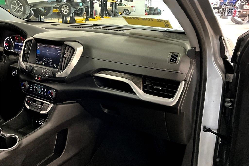 2024 GMC Terrain SLT - Photo 13