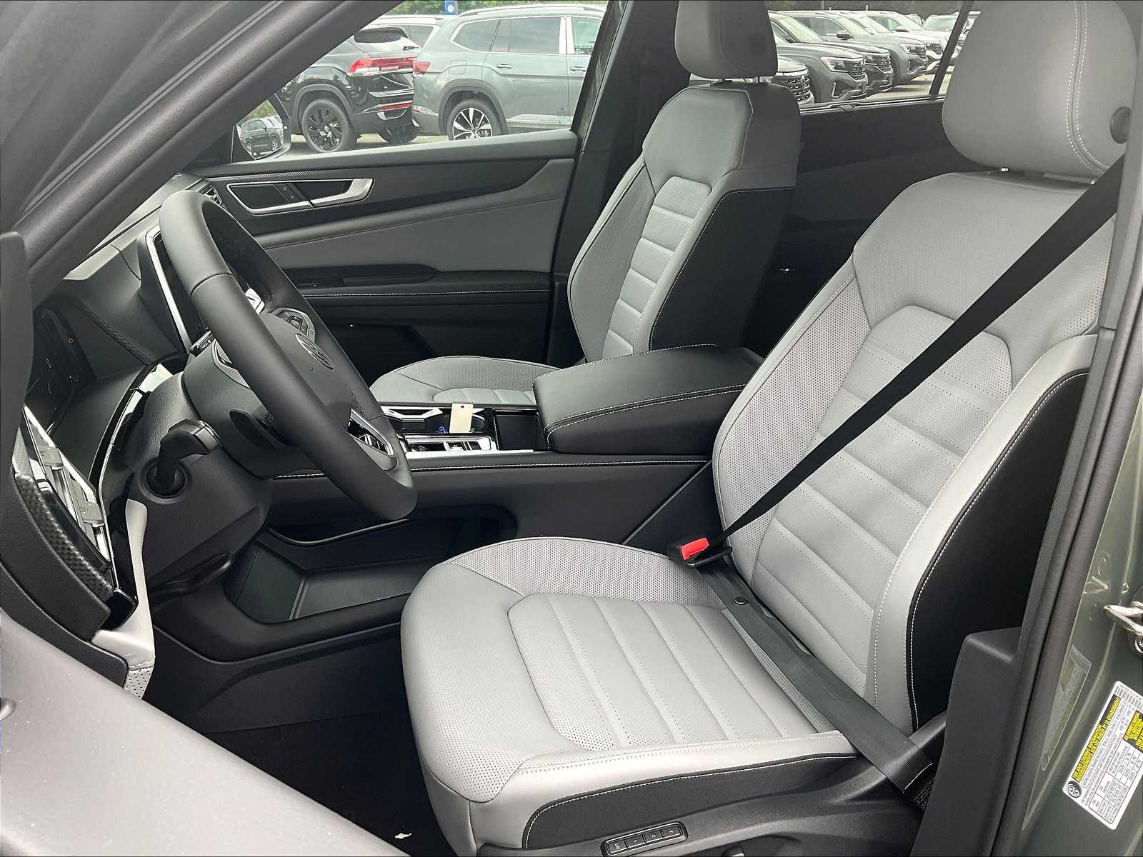 2025 Volkswagen Atlas Cross Sport 2.0T SEL R-Line Black - Photo 11