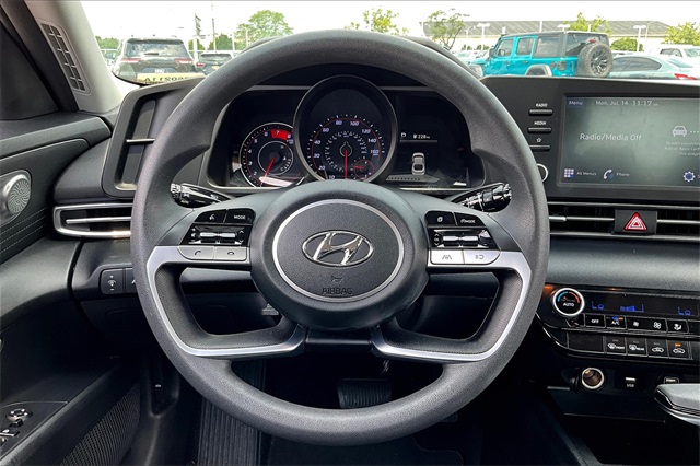 2022 Hyundai Elantra SEL - Photo 16