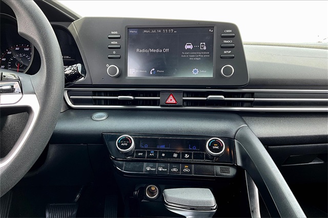 2022 Hyundai Elantra SEL - Photo 17