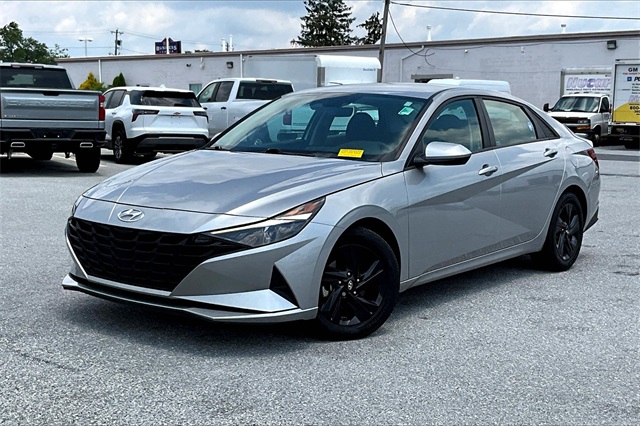 2022 Hyundai Elantra SEL - Photo 2