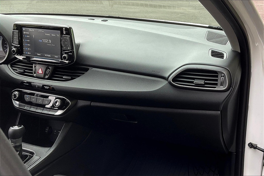 2018 Hyundai Elantra GT Base - Photo 12