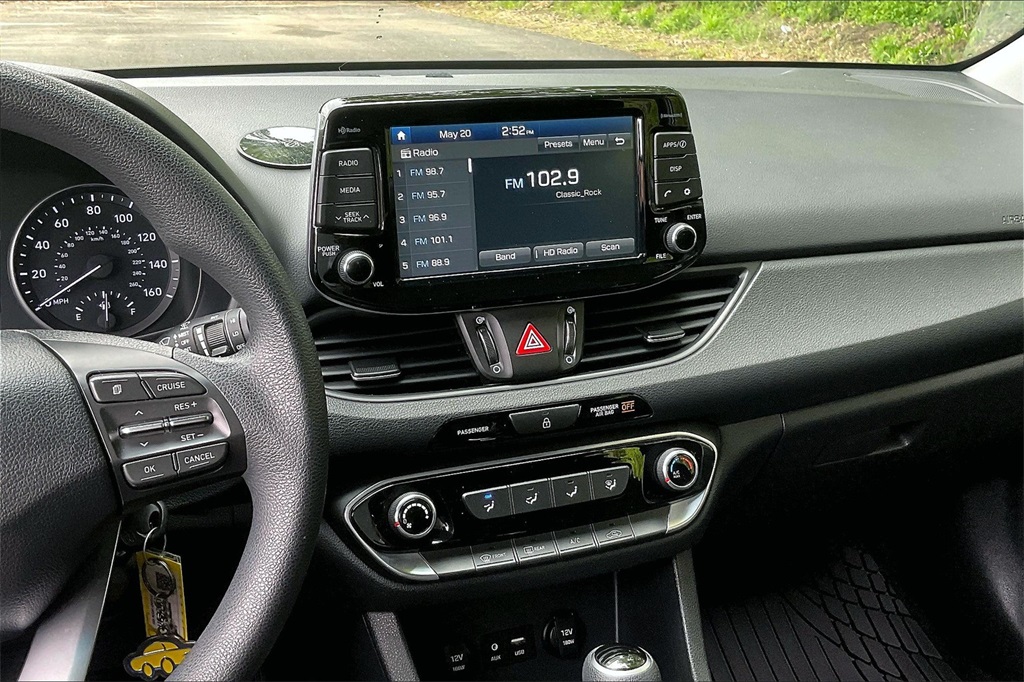 2018 Hyundai Elantra GT Base - Photo 17