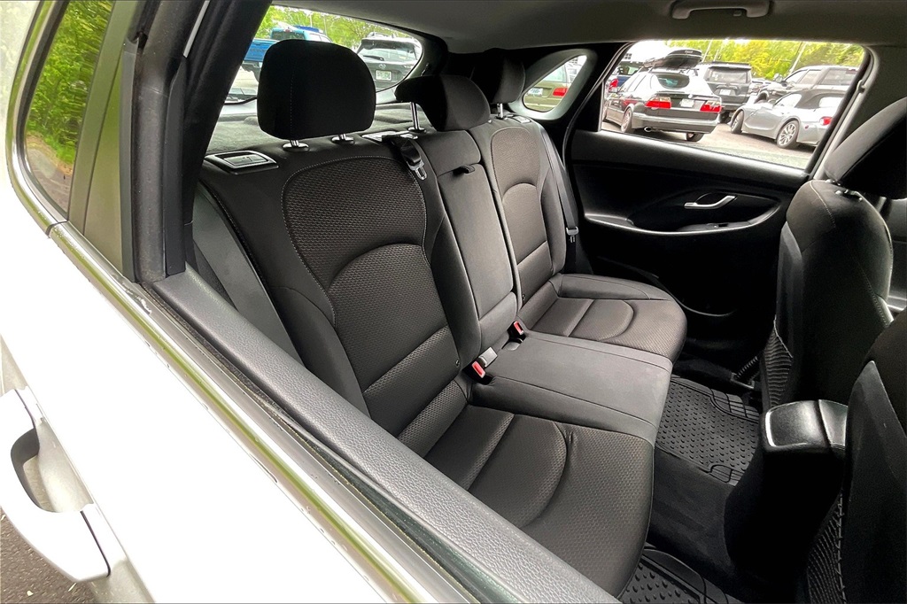 2018 Hyundai Elantra GT Base - Photo 18