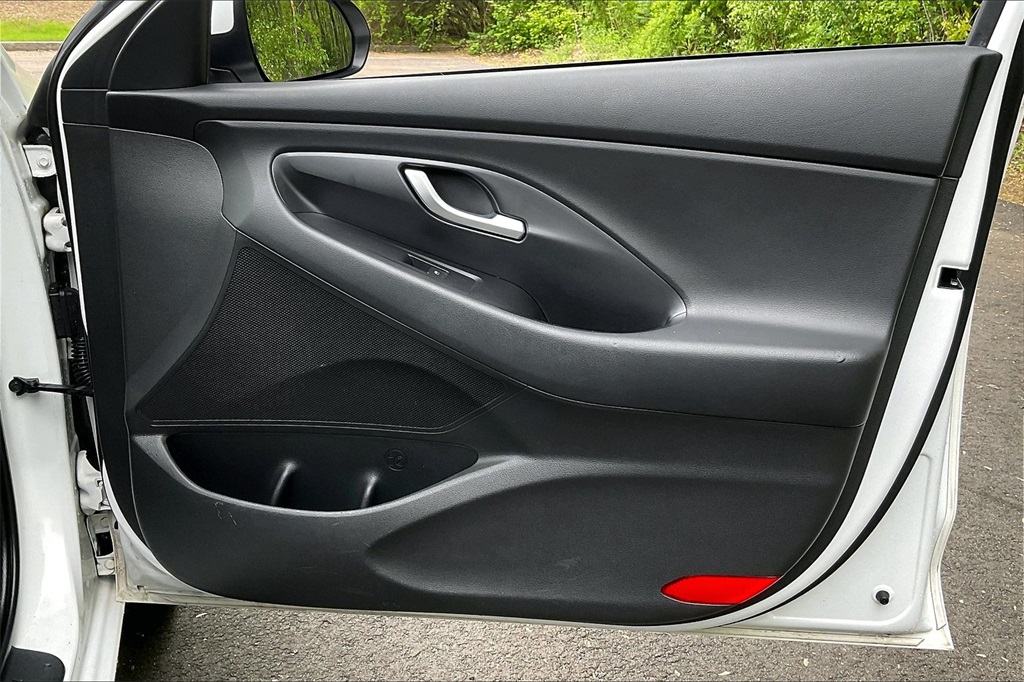 2018 Hyundai Elantra GT Base - Photo 25