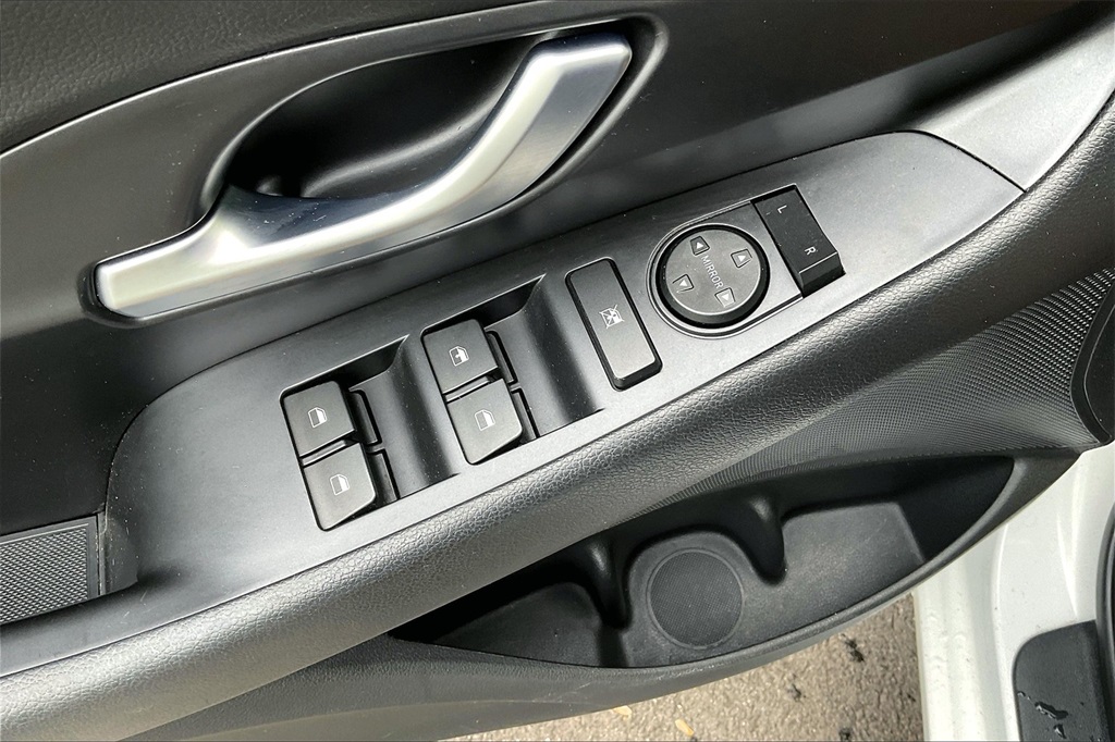 2018 Hyundai Elantra GT Base - Photo 27