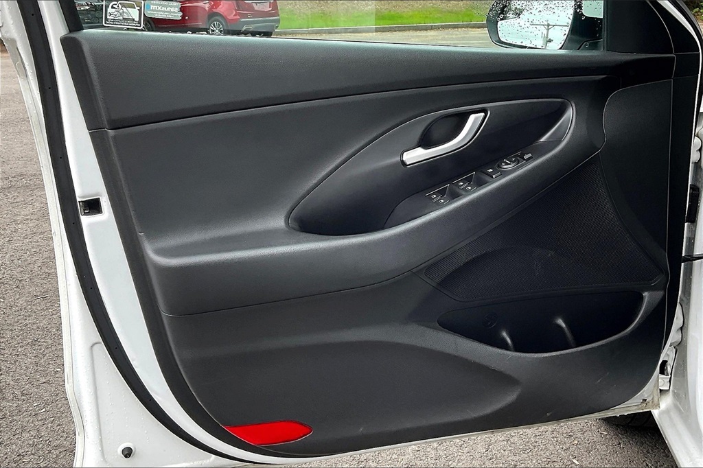 2018 Hyundai Elantra GT Base - Photo 9