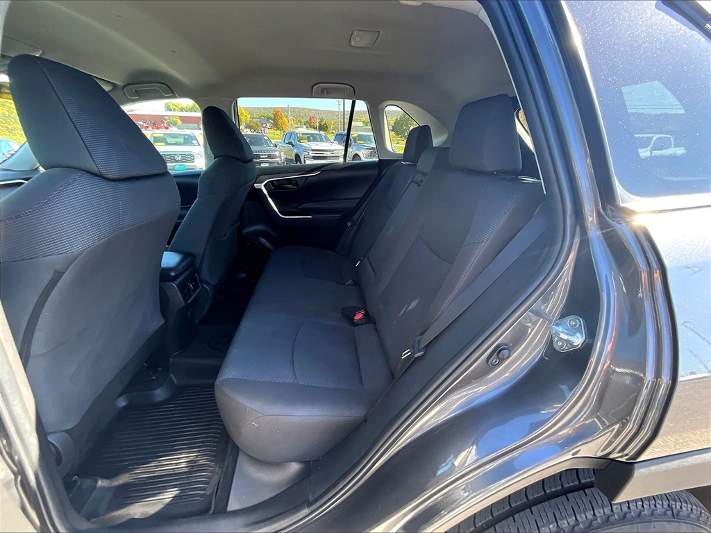2022 Toyota RAV4 LE - Photo 15
