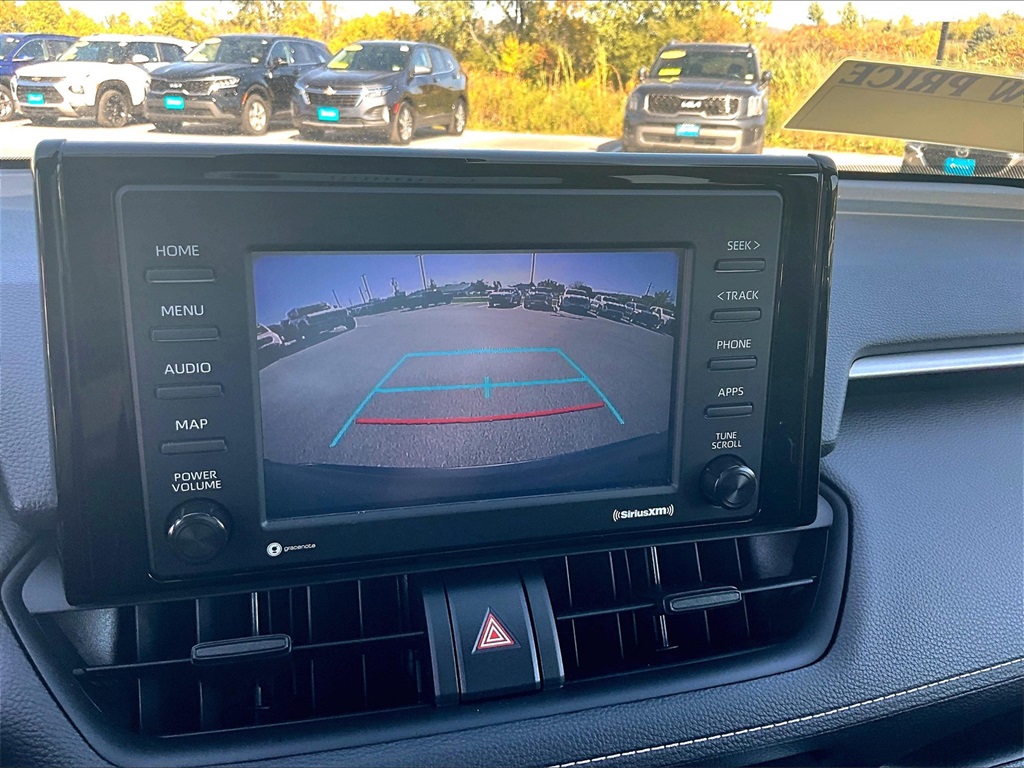 2022 Toyota RAV4 LE - Photo 19