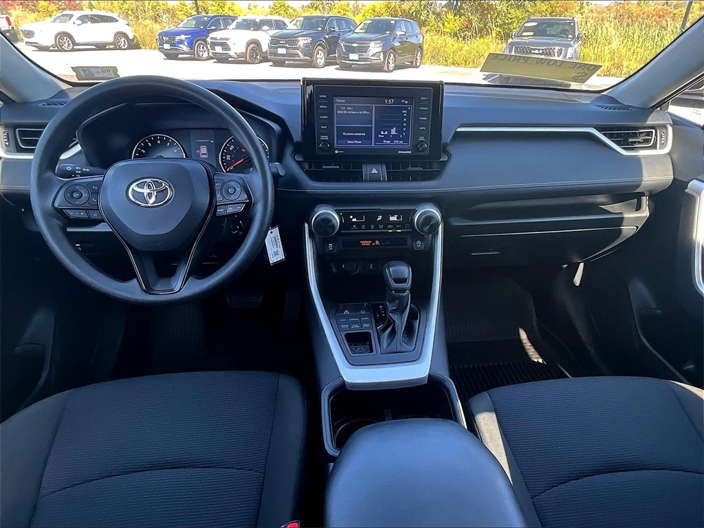 2022 Toyota RAV4 LE - Photo 21