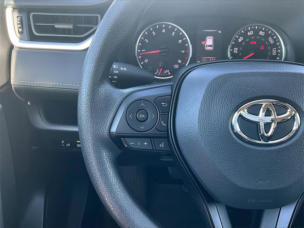 2022 Toyota RAV4 LE - Photo 23