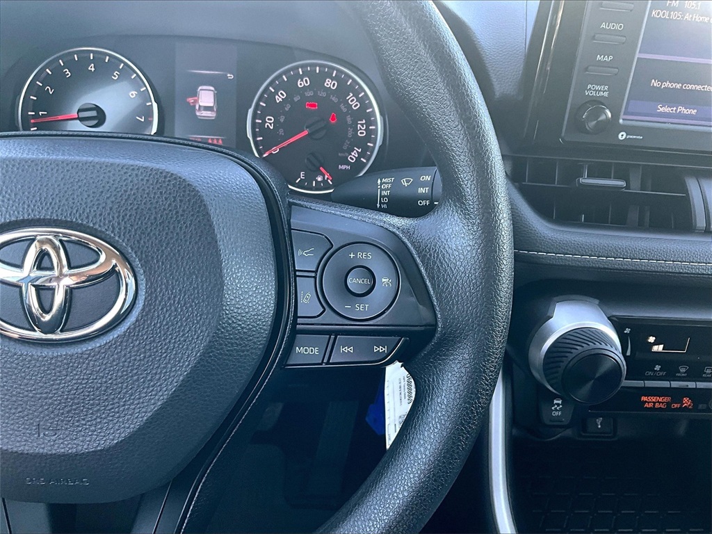 2022 Toyota RAV4 LE - Photo 24