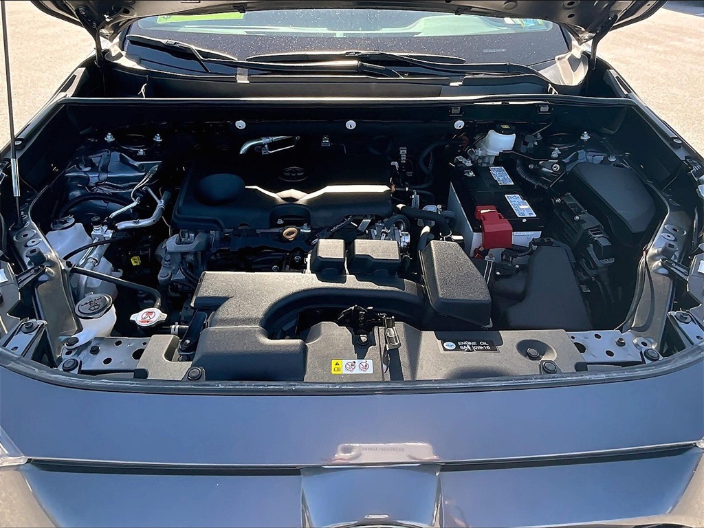2022 Toyota RAV4 LE - Photo 28