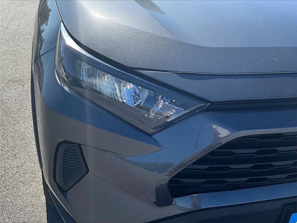 2022 Toyota RAV4 LE - Photo 31